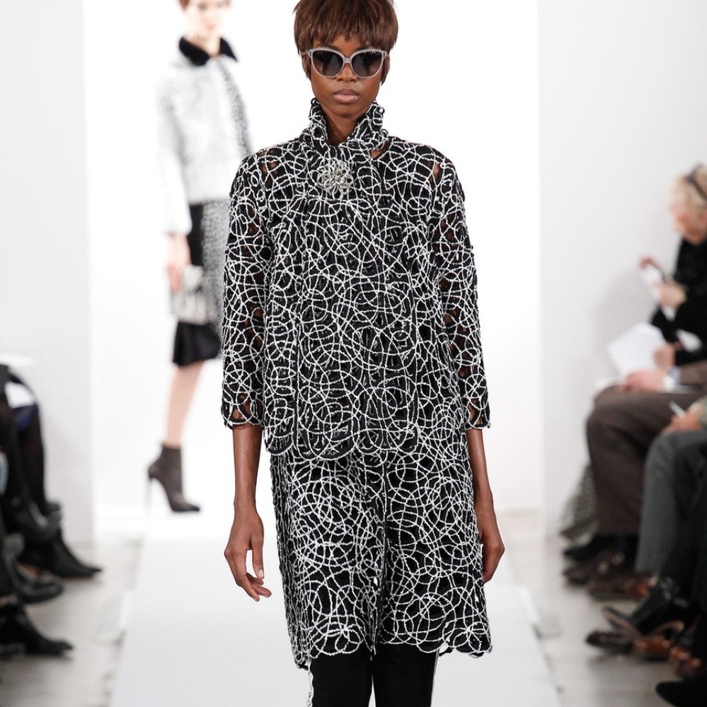 $3,900 OSCAR DE LA RENTA CASHMERE LACE BEAD RUNW COAT XL